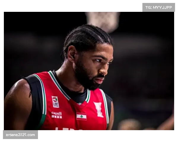 赛后更衣室:菲律宾男篮爆冷击败新西兰,球员与球迷高唱国歌庆祝